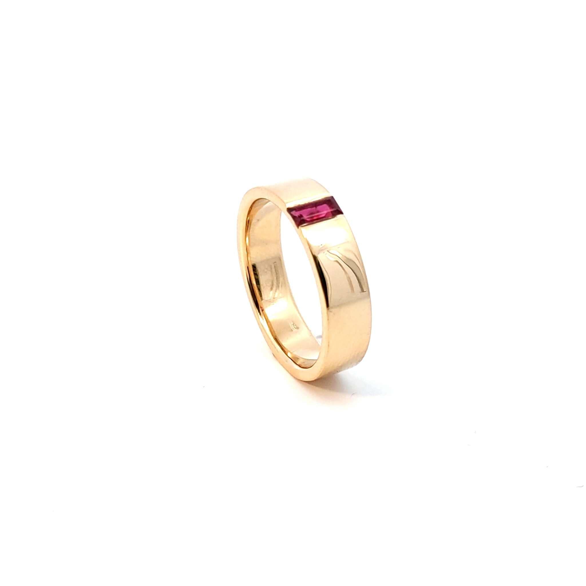 18K yellow gold Amory Band wedding ring with 0.47-carat channel-set baguette ruby and 6mm width