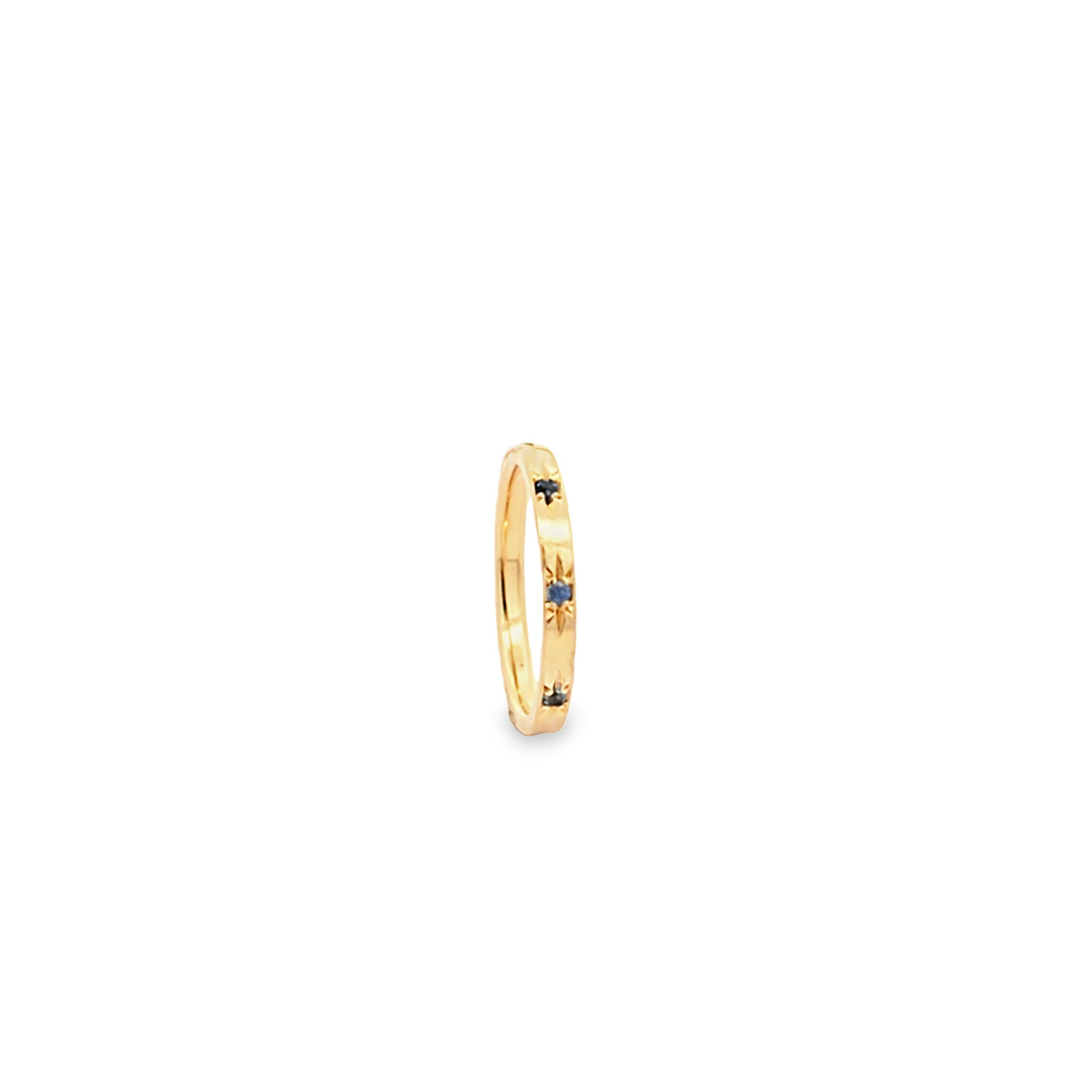 18K yellow gold Solace band with starburst design and blue sapphires