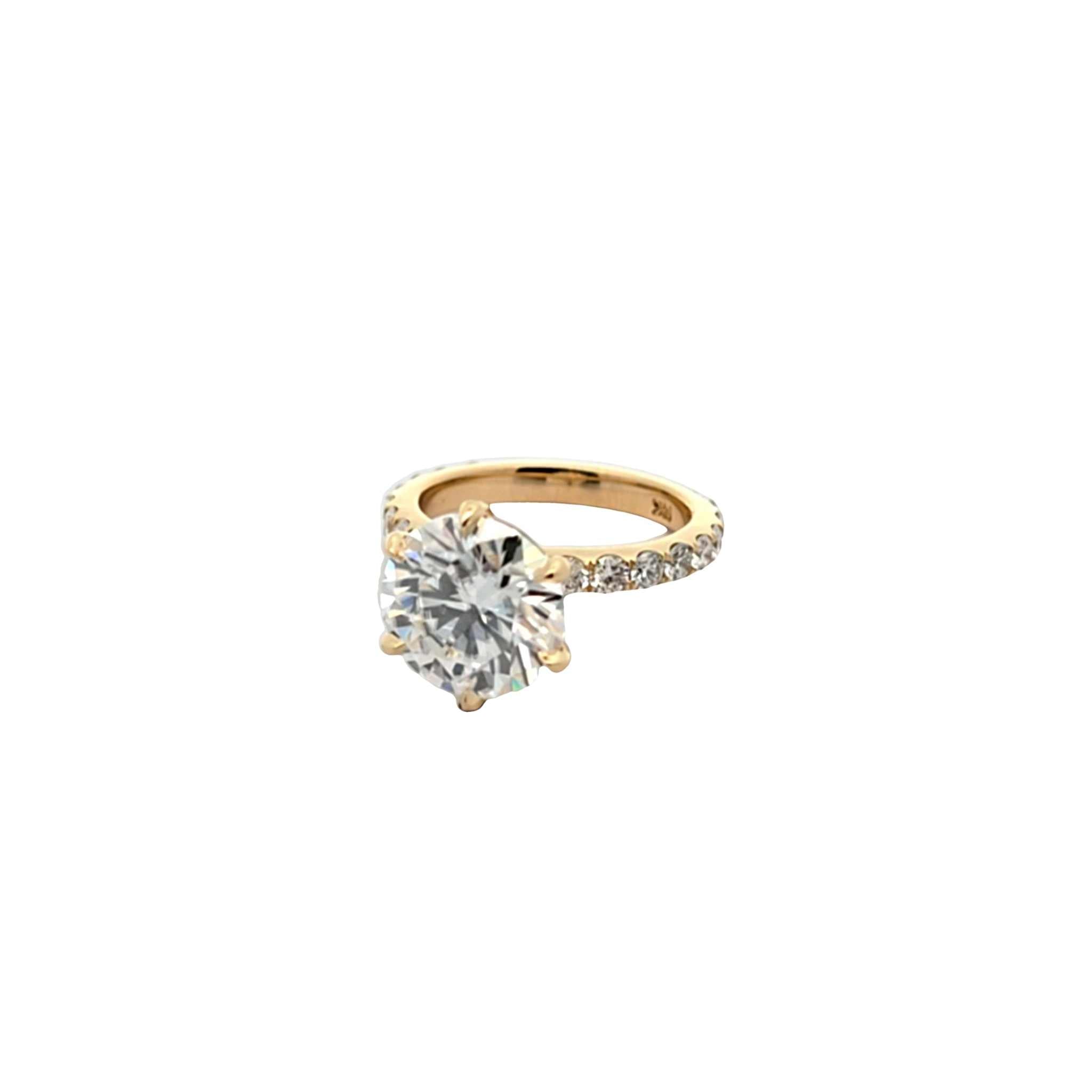 Classic Engagement Ring with 4.4ct brilliant-cut diamond in 18K yellow gold band with diamond accents