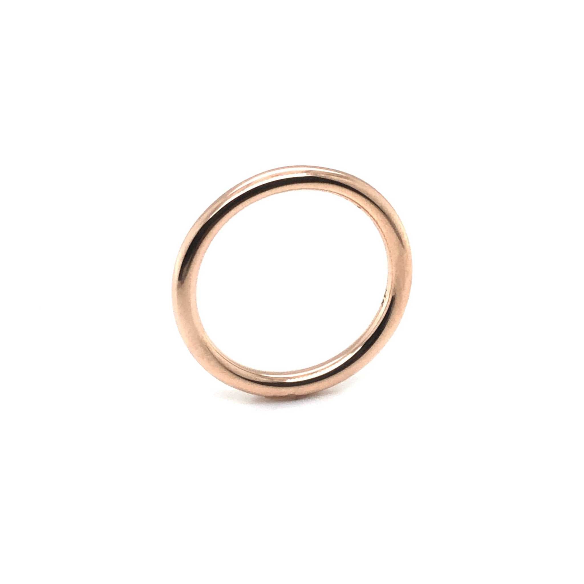 18K gold Maxi Wedding Band with 2.3mm round polished profile, classic and elegant design.
