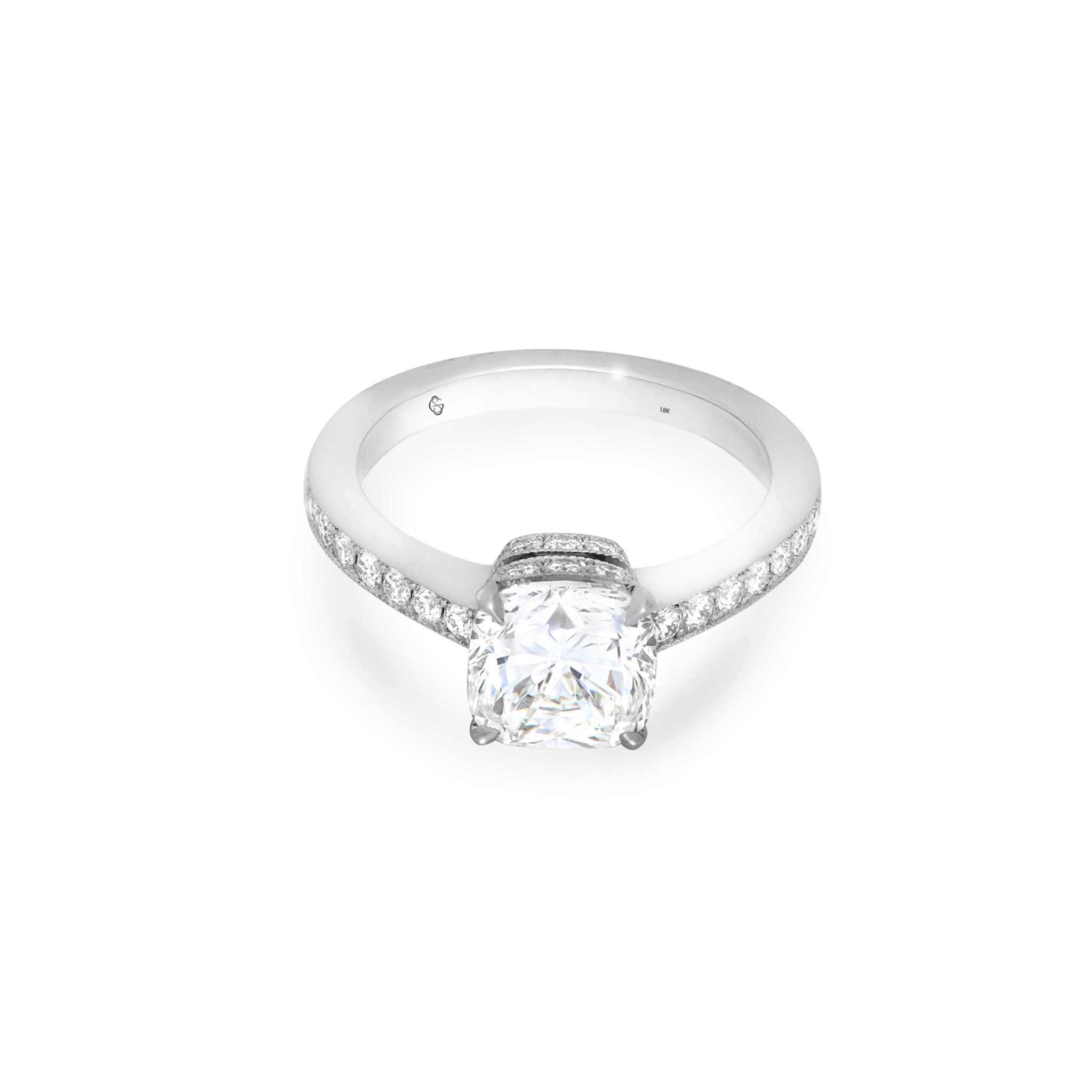 Daniella Engagement Ring in white gold with a sparkling cushion-cut center diamond and pavé diamond band