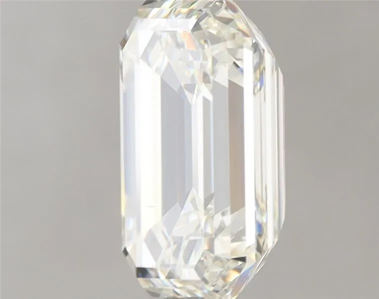 2.50 ct Emerald IGI certified Loose diamond, I color | VS2 clarity  | VG cut
